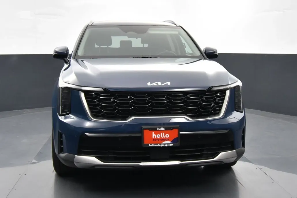 2025 Kia Sorento S photo 1