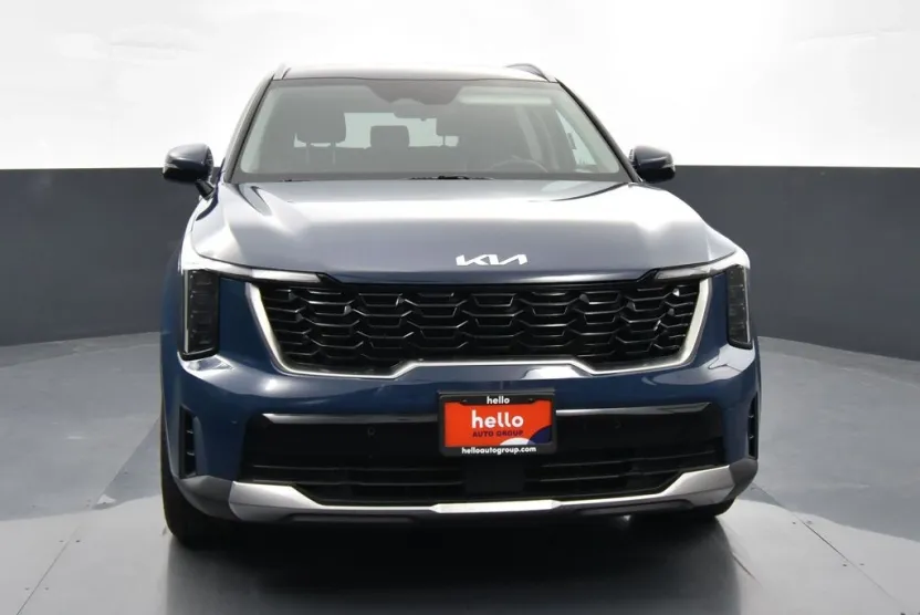 2025 Kia Sorento S photo 1