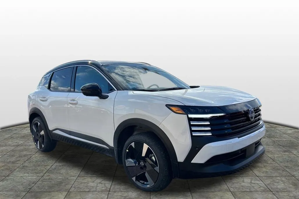 2025 Nissan Kicks SR photo 1