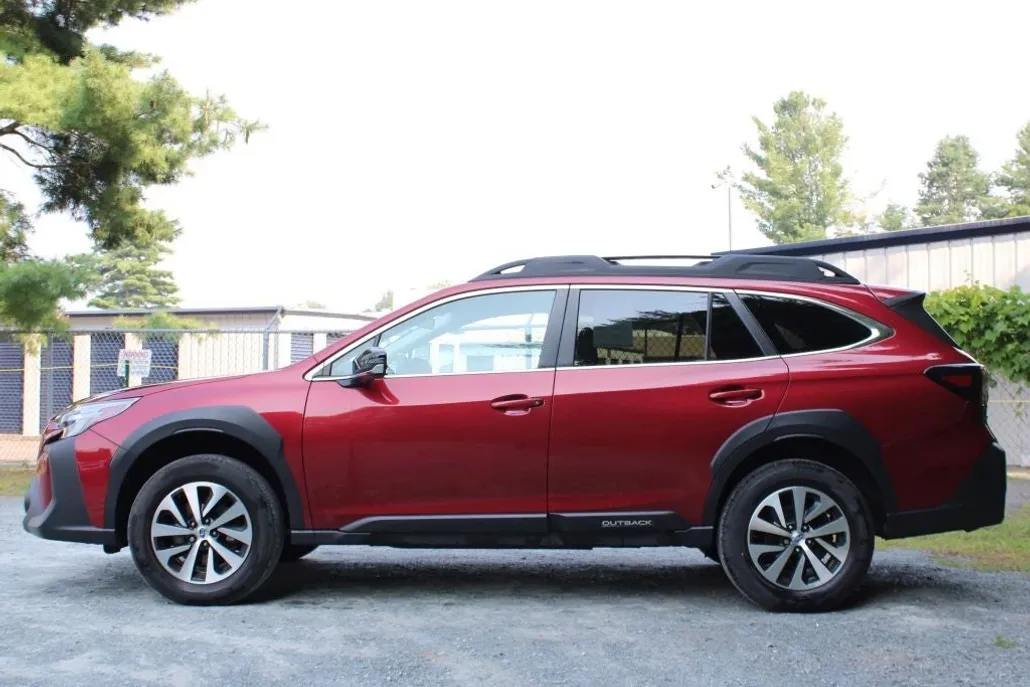 2023 Subaru Outback Premium photo 1