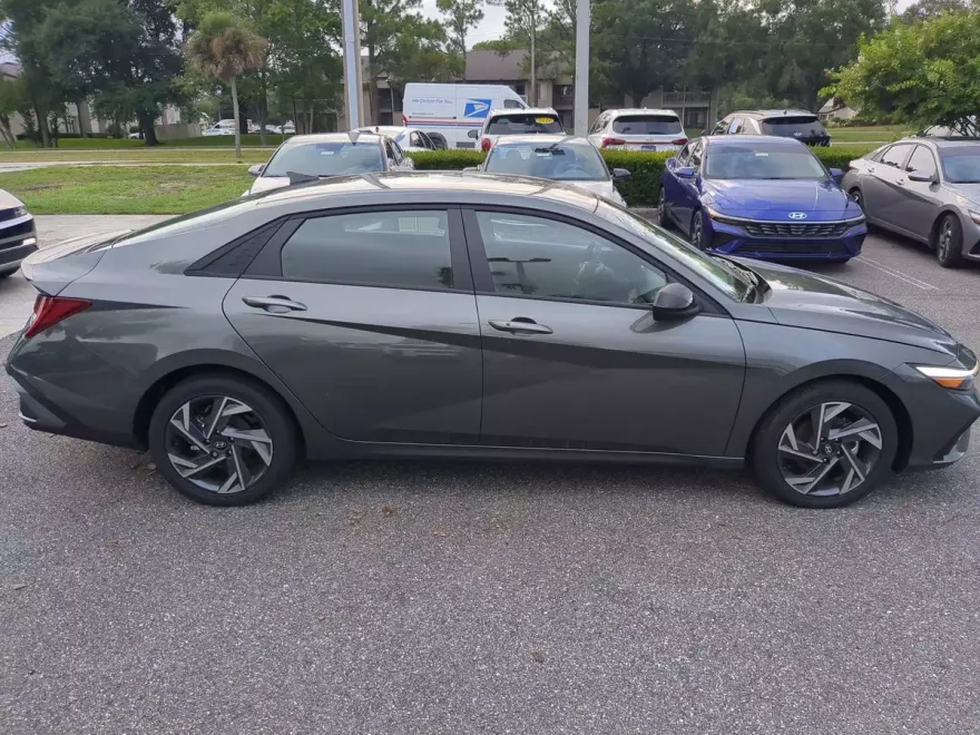 2025 Hyundai Elantra Hybrid SEL Sport photo 1