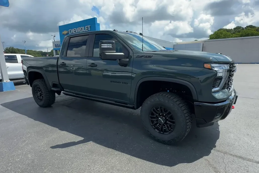 2025 Chevrolet Silverado 2500HD ZR2 photo 1