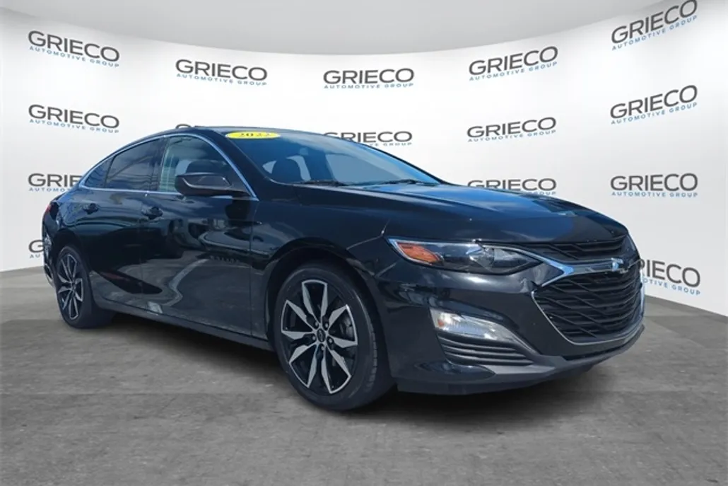 2022 Chevrolet Malibu RS photo 1