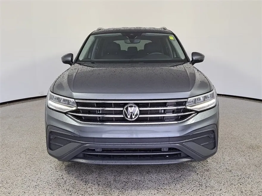 2022 Volkswagen Tiguan SE photo 1