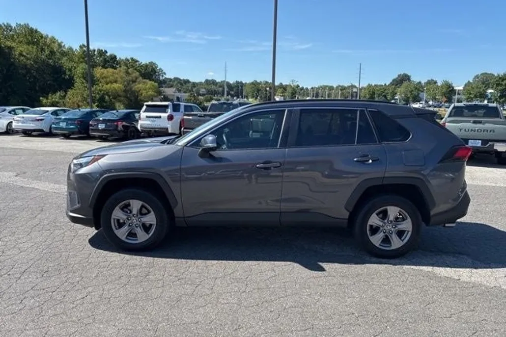 2024 Toyota RAV4 XLE photo 1