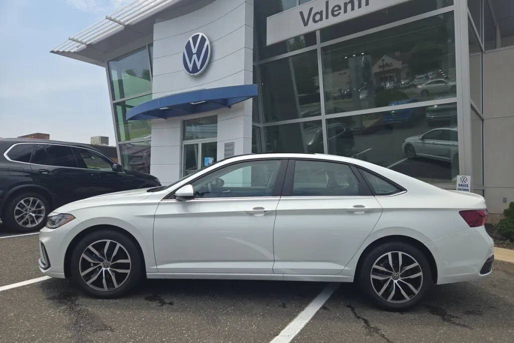 2025 Volkswagen Jetta 1.5T SE photo 1