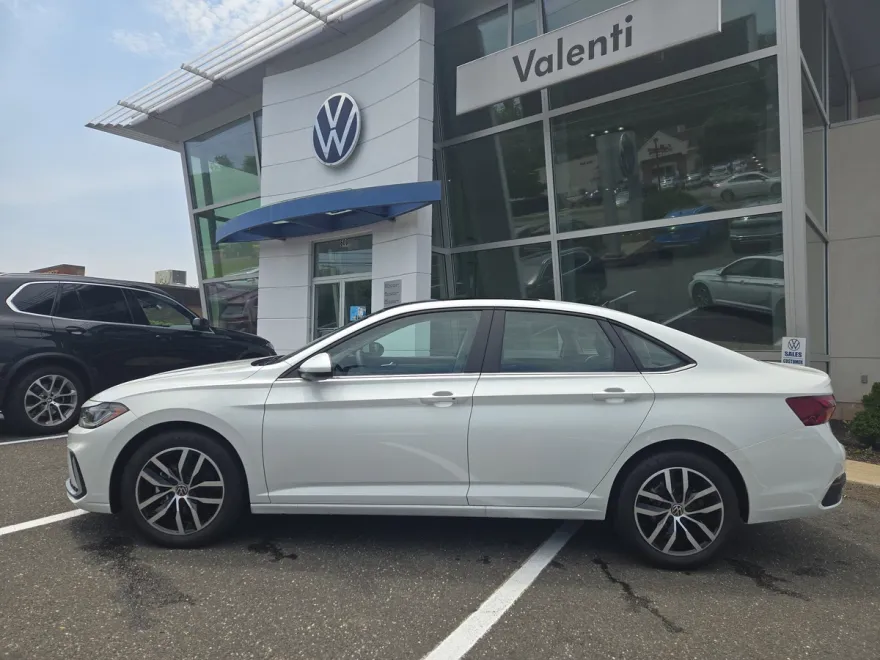 2025 Volkswagen Jetta 1.5T SE photo 1
