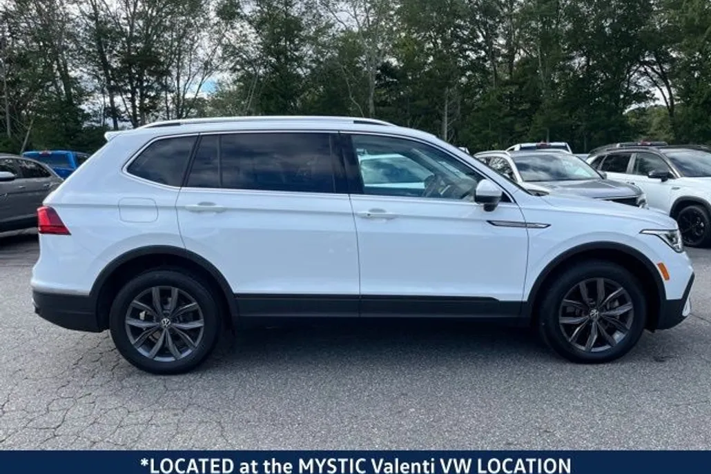 2022 Volkswagen Tiguan SE photo 1