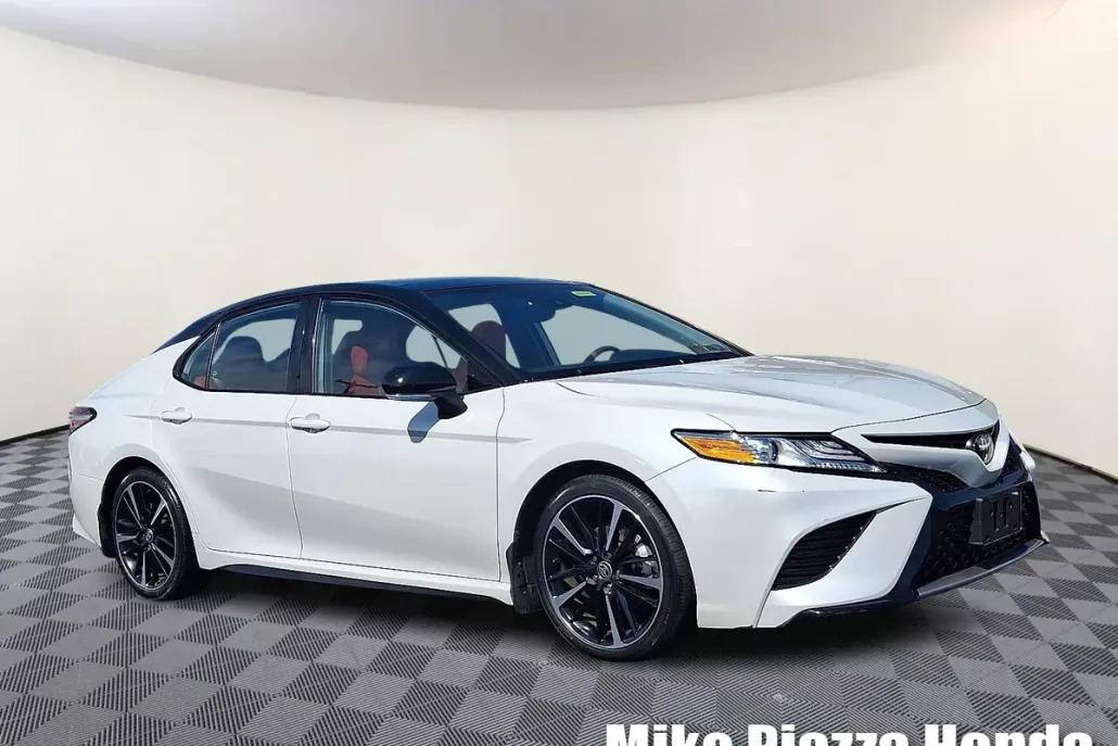 2020 Toyota Camry XSE photo 1