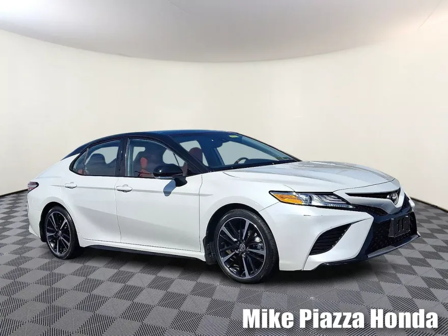 2020 Toyota Camry XSE photo 1
