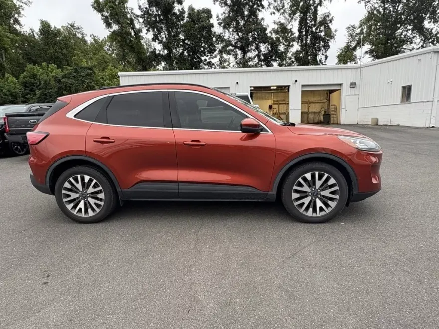 2020 Ford Escape Titanium photo 1