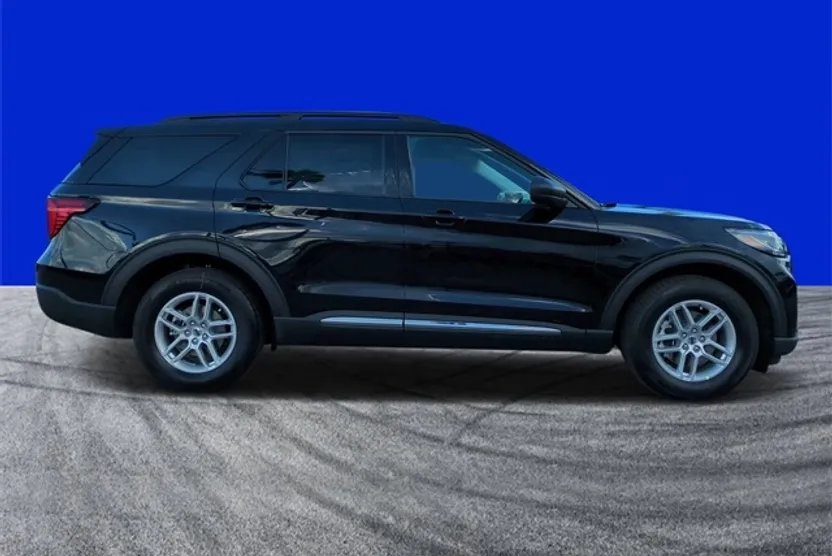 2025 Ford Explorer photo 1