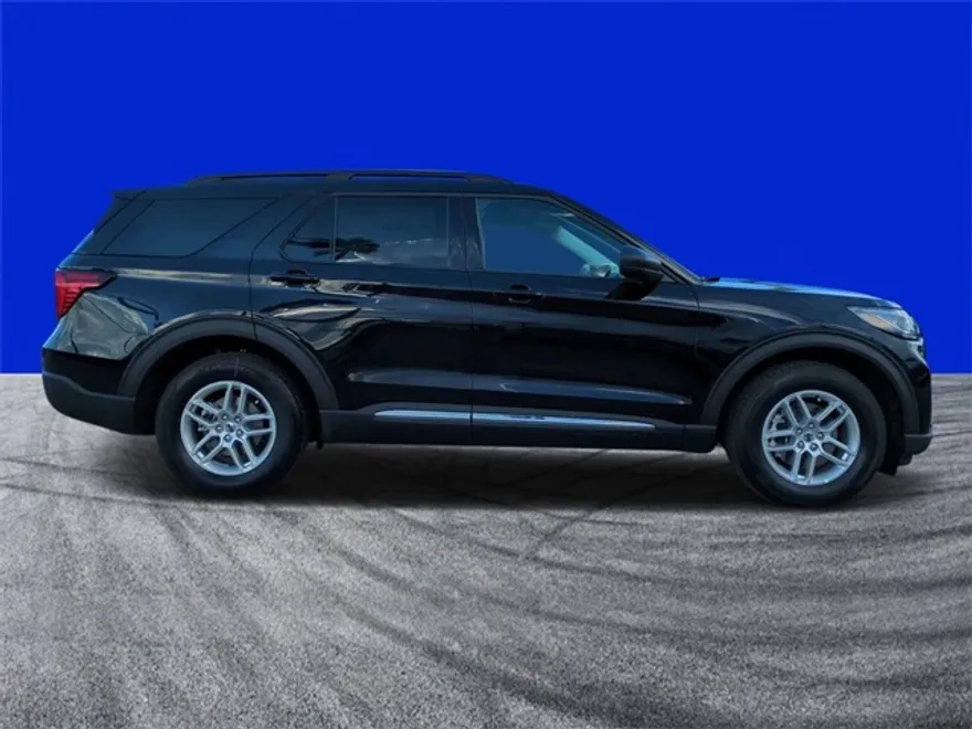 2025 Ford Explorer photo 1