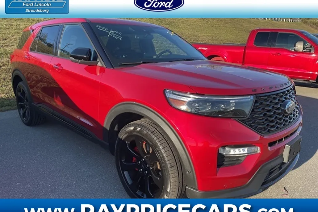 2022 Ford Explorer ST photo 1