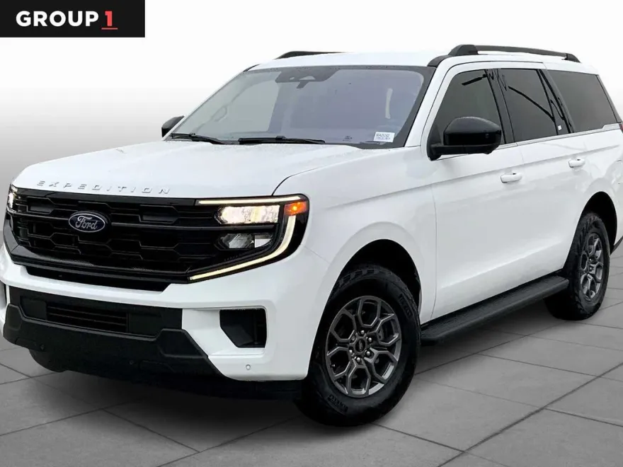 2025 Ford Expedition photo 1