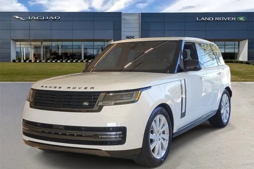 2023 Land Rover Range Rover SE photo 1