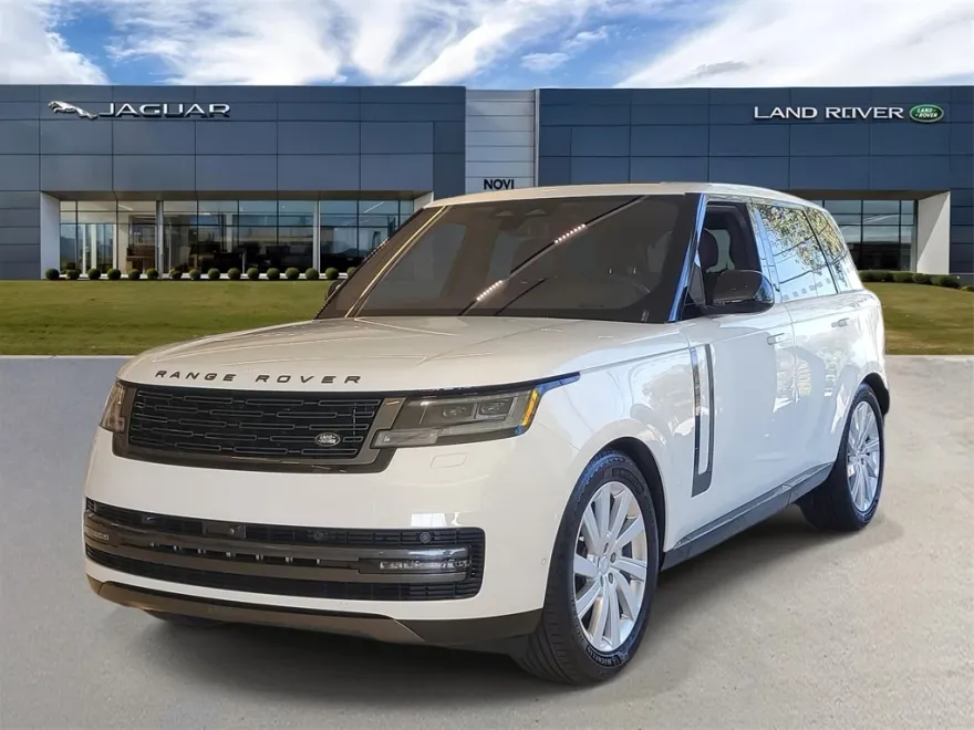 2023 Land Rover Range Rover SE photo 1