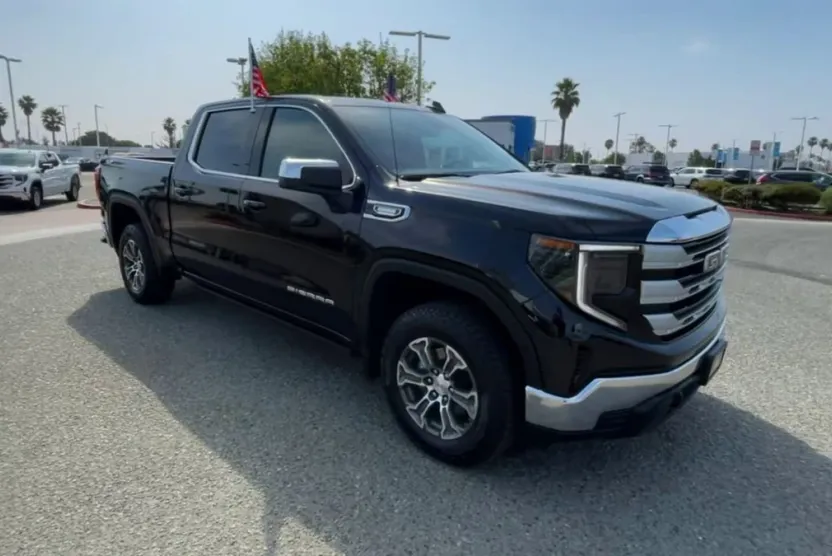 2023 Gmc Sierra SLE photo 1