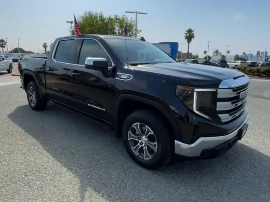 2023 Gmc Sierra SLE photo 1