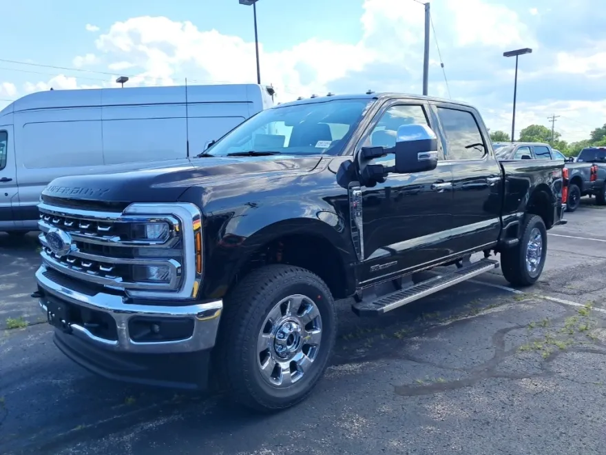 2025 Ford F-350 Lariat photo 1