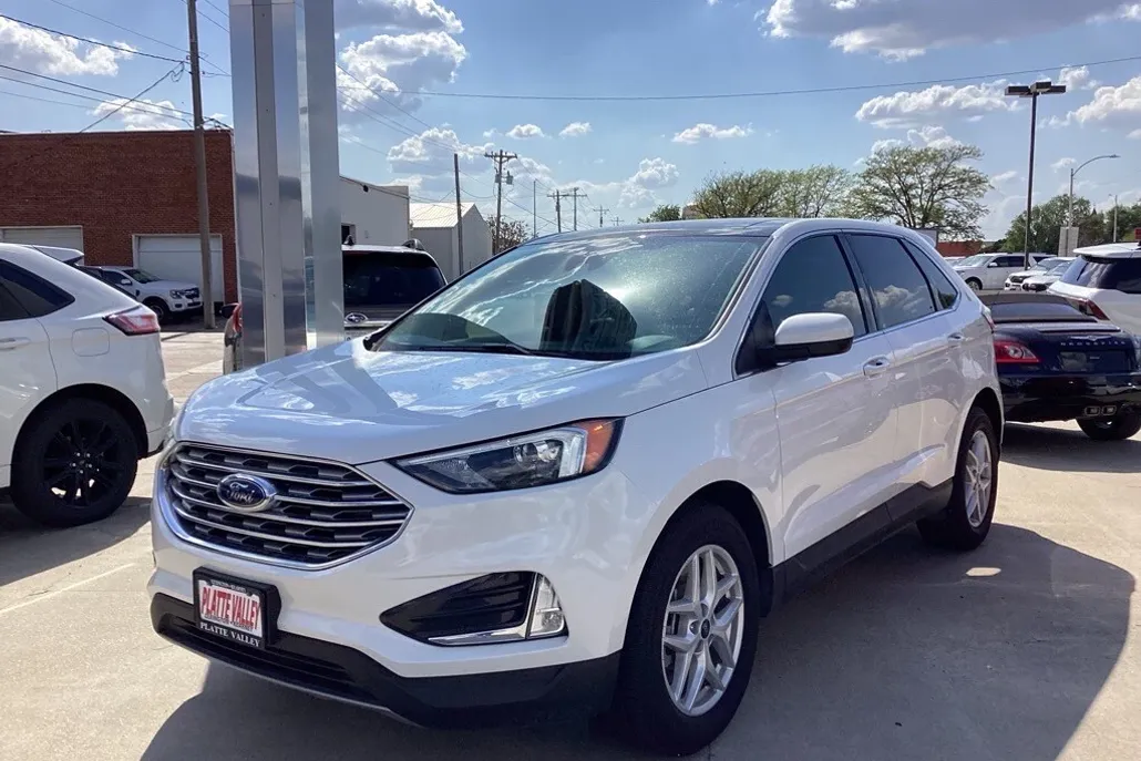 2022 Ford Edge Titanium photo 1