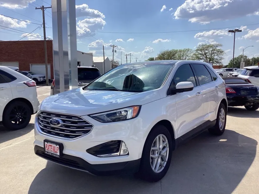 2022 Ford Edge Titanium photo 1