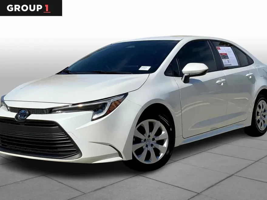 2024 Toyota Corolla Hybrid LE photo 1
