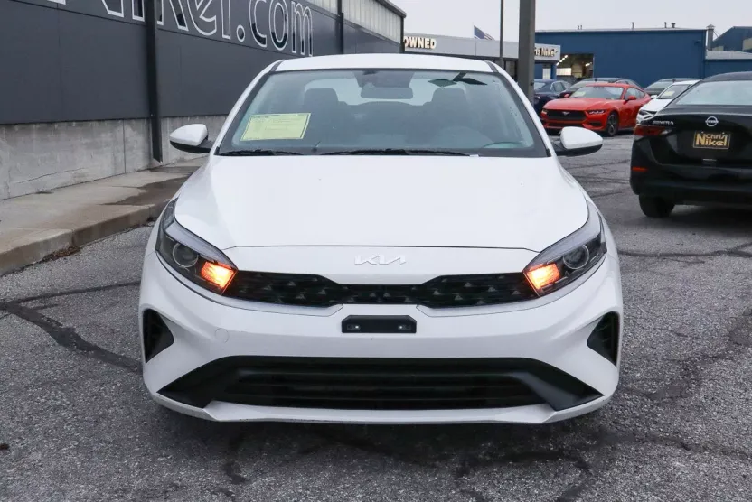 2024 Kia Forte LXS photo 1