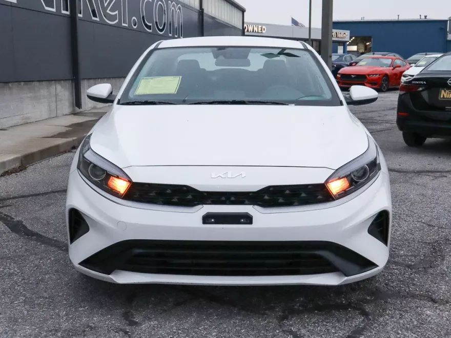 2024 Kia Forte LXS photo 1
