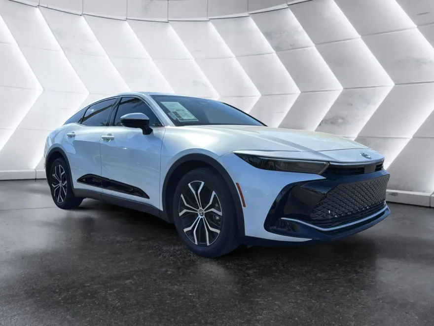 2024 Toyota Crown XLE photo 1