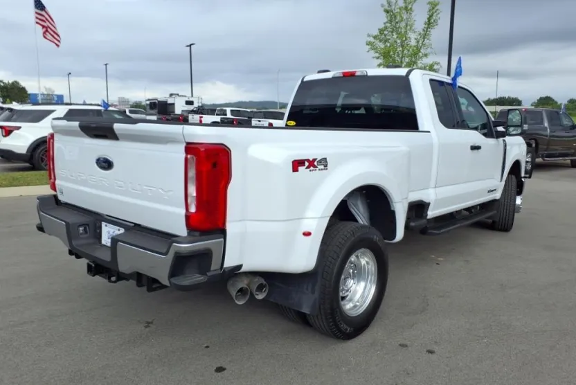 2024 Ford F-350 XLT photo 1