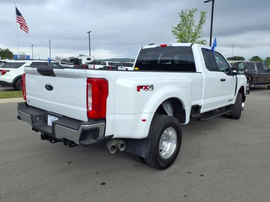 2024 Ford F-350 XLT photo 1