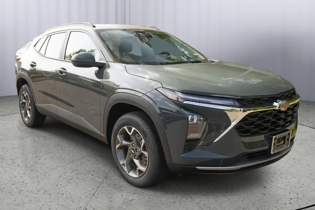 2025 Chevrolet Trax LT photo 1