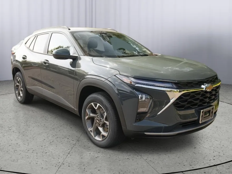 2025 Chevrolet Trax LT photo 1