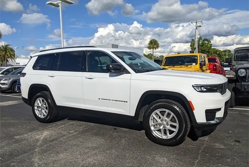2024 Jeep Grand Cherokee Laredo photo 1