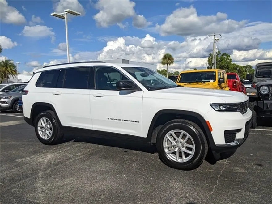 2024 Jeep Grand Cherokee Laredo photo 1