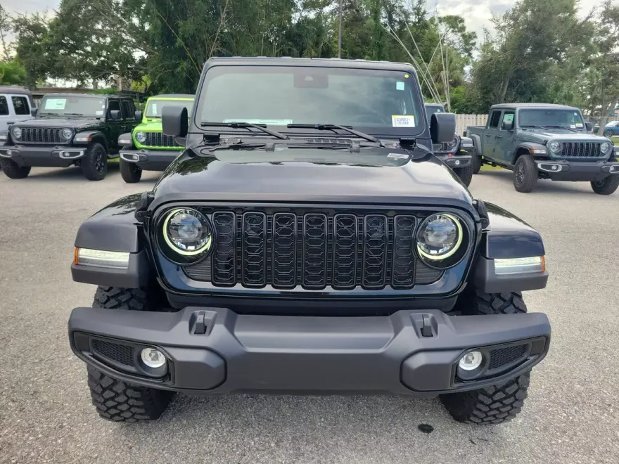 2025 Jeep Gladiator Willys photo 1