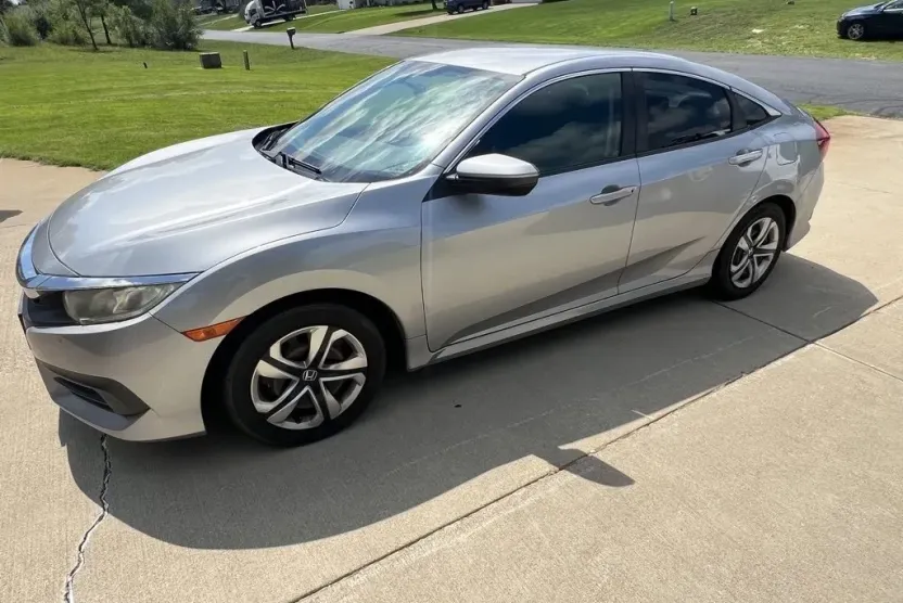 2018 Honda Civic LX photo 1