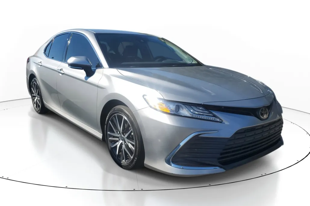 2023 Toyota Camry XLE photo 1