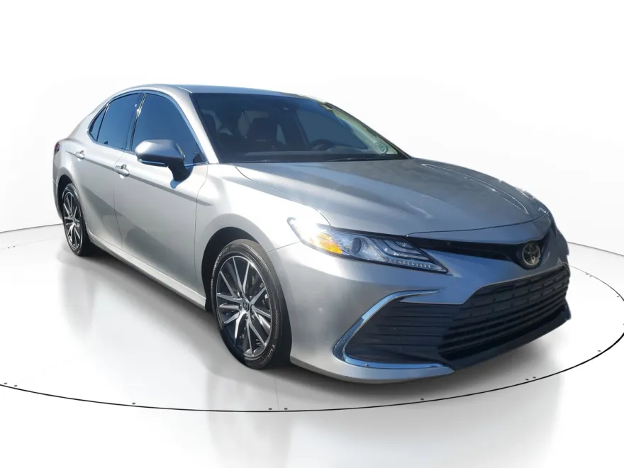 2023 Toyota Camry XLE photo 1