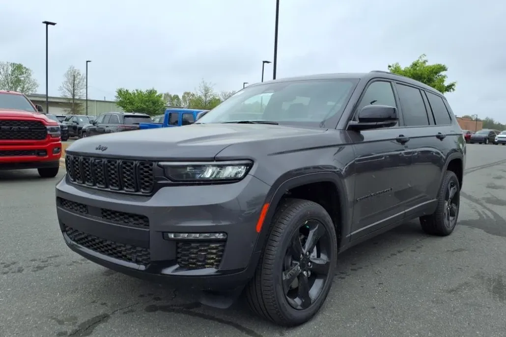 2025 Jeep Grand Cherokee Limited photo 1
