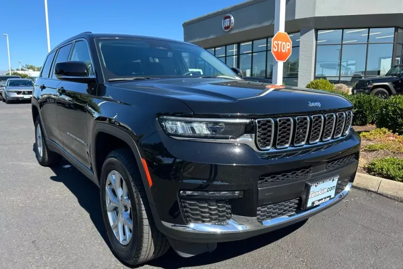2024 Jeep Grand Cherokee Limited photo 1