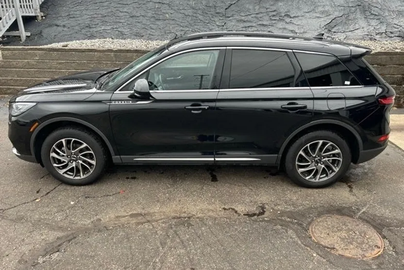 2022 Lincoln Corsair Standard photo 1
