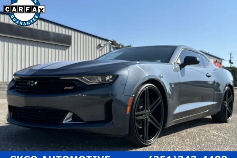 2019 Chevrolet Camaro 1LT photo 1