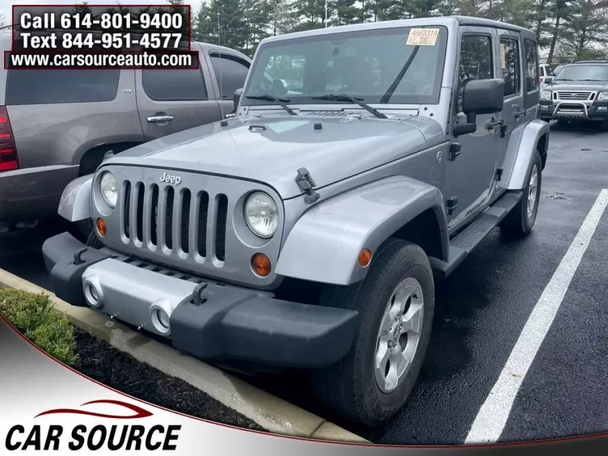 2013 Jeep Wrangler Unlimited Sahara photo 1