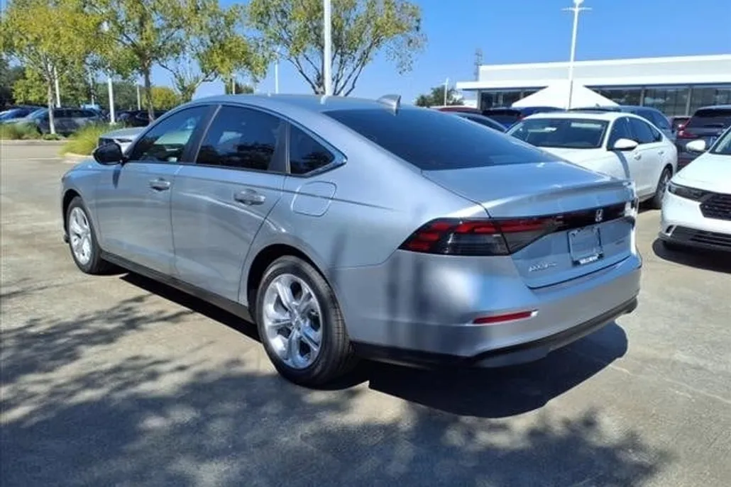 2025 Honda Accord LX photo 1