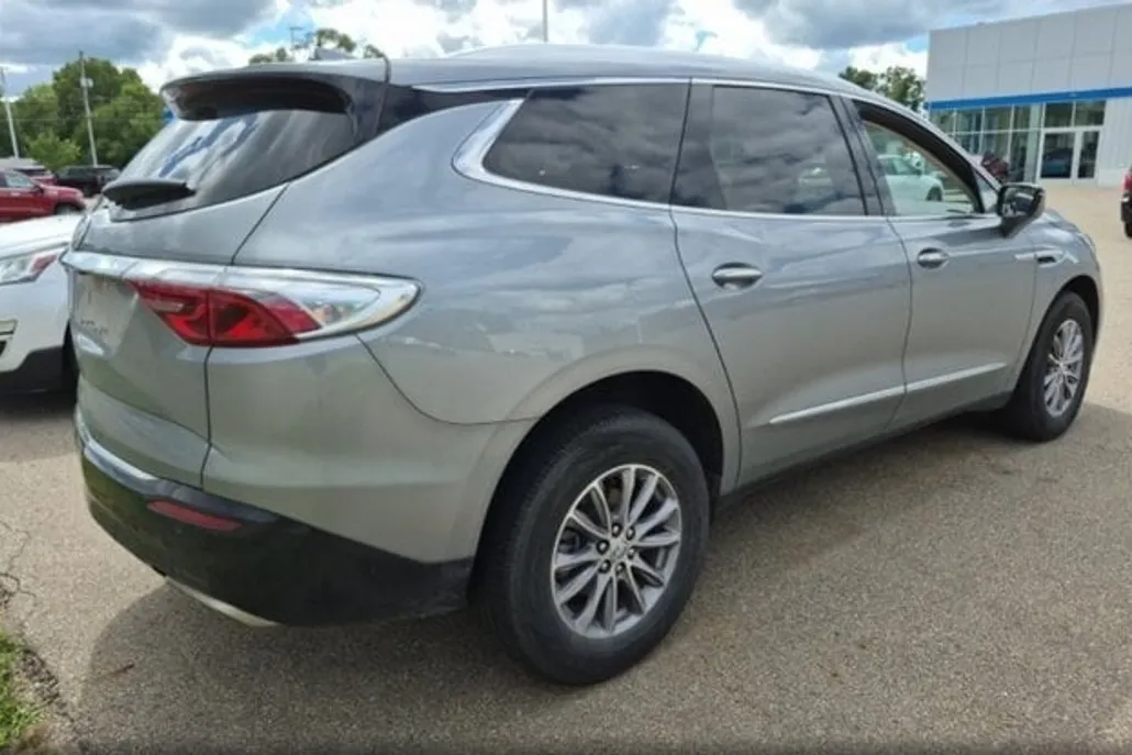 2023 Buick Enclave Essence photo 1