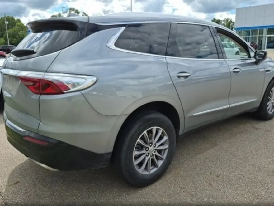 2023 Buick Enclave Essence photo 1