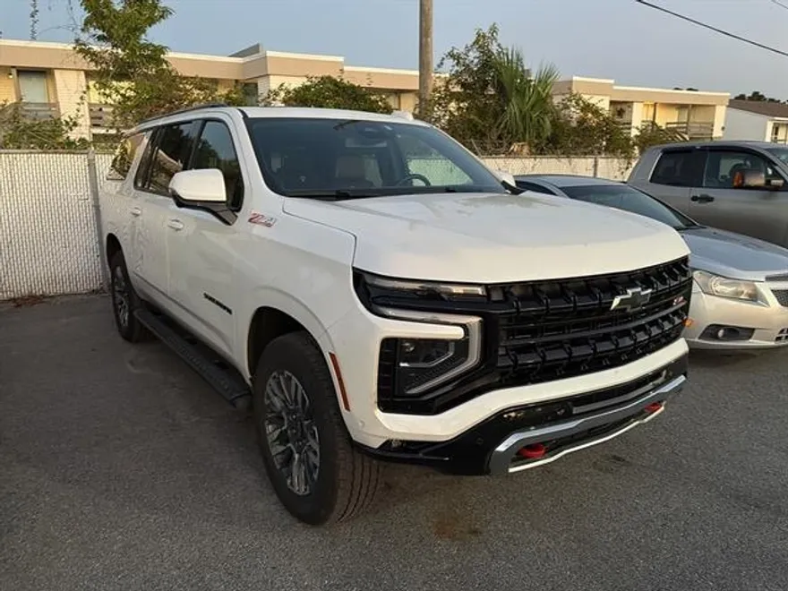 2025 Chevrolet Suburban Z71 photo 1