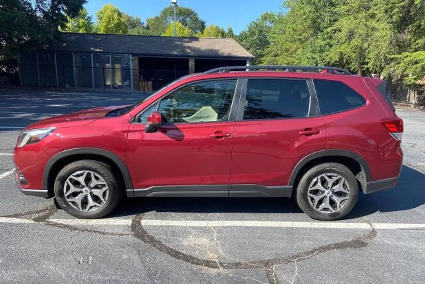 2022 Subaru Forester Premium photo 1